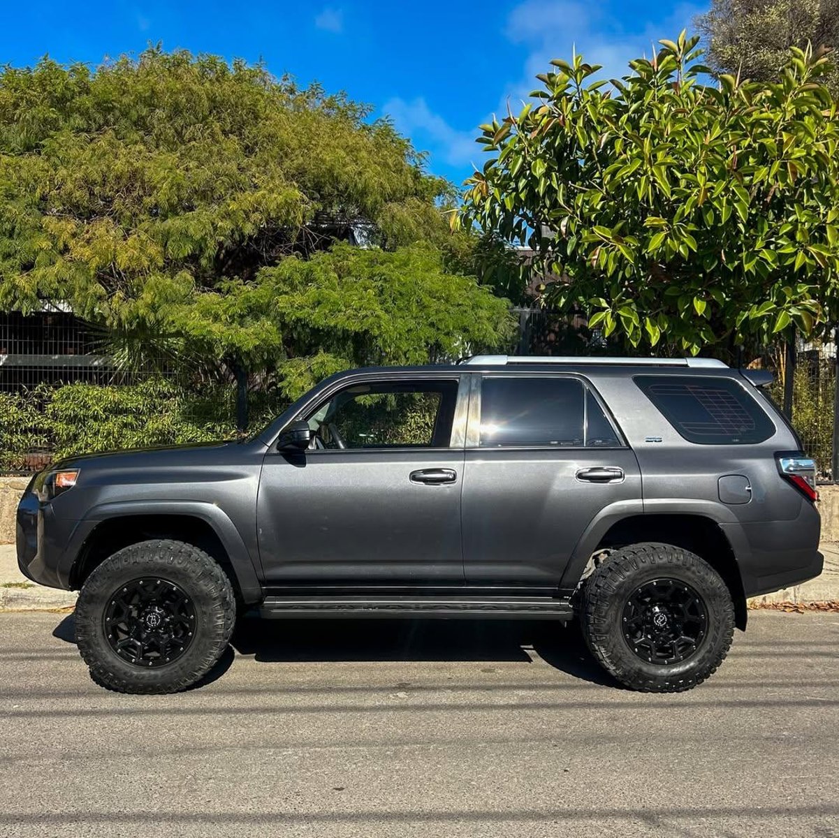 Toyota 4RUNNER SR5 4.0 AUT 2016 - Imagen 4 de 10
