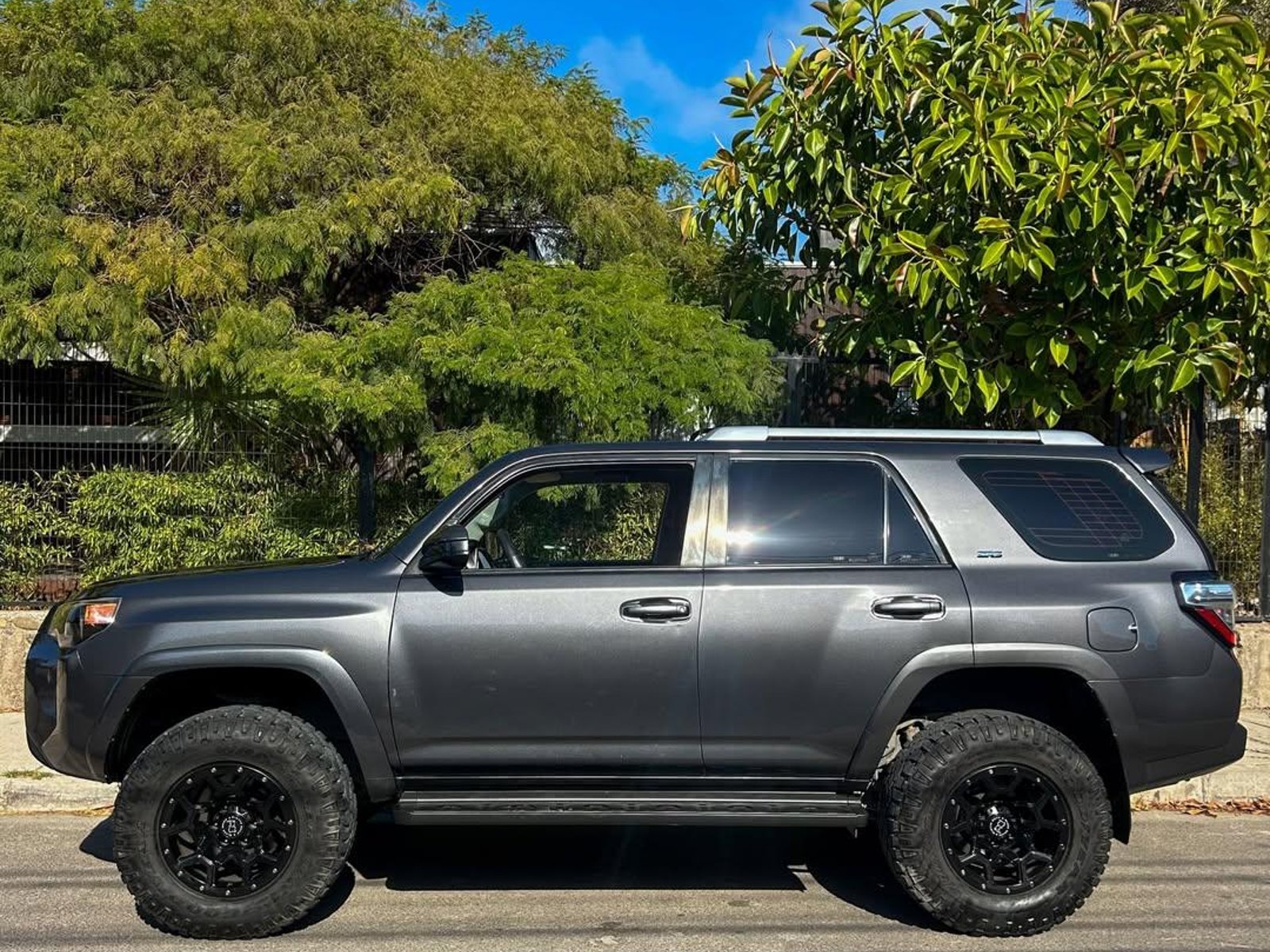 Toyota 4RUNNER SR5 4.0 AUT 2016 - Foto 4 de 10
