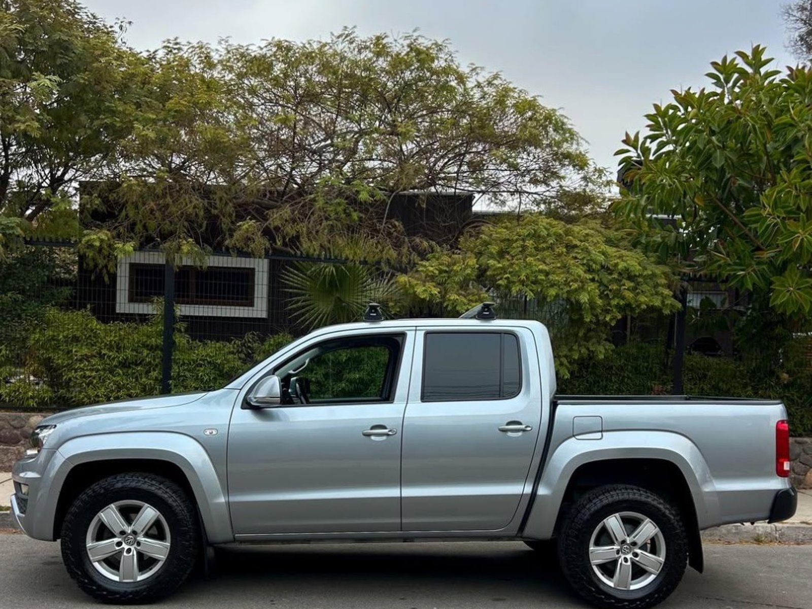 Volkswagen AMAROK COMFORTLINE TDI  2.0L 🇩🇪 2023 - Foto 4 de 10