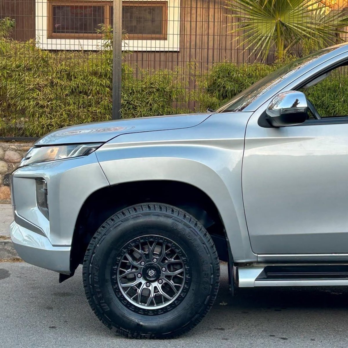 MITSUBISHI L200 KATANA 4X4 🇯🇵 2022 - Foto 3 de 10