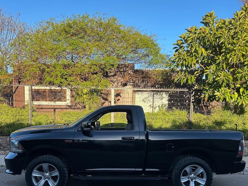 Dodge RAM 1500 5.7 HEMI CABINA SIMPLE🇺🇸 2014 - Imagen 4 de 10
