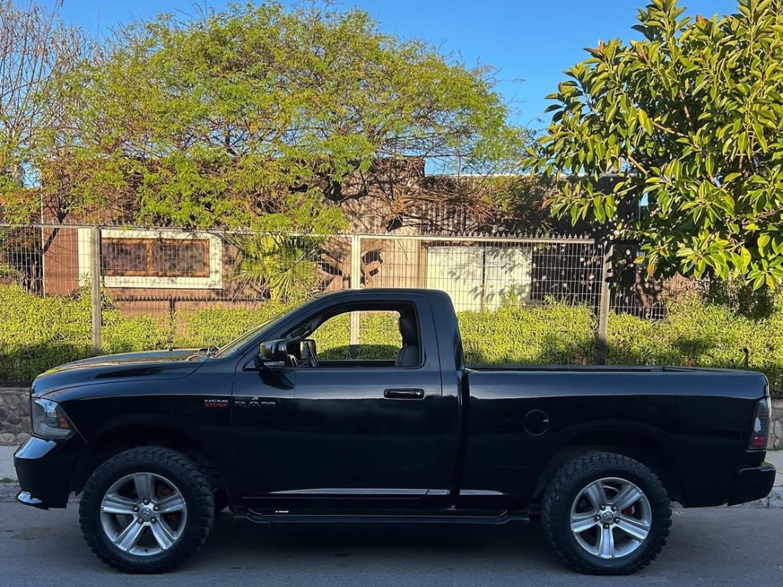 Dodge RAM 1500 5.7 HEMI CABINA SIMPLE🇺🇸 2014 - Foto 4 de 10