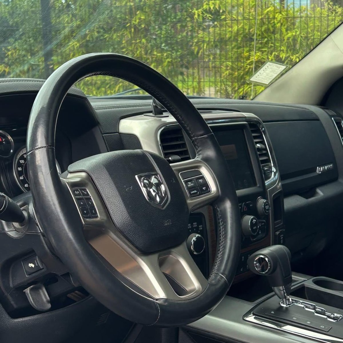 Dodge RAM 1500 LARAMIE 5.7 HEMI V8 🇺🇸 2017 - Imagen 5 de 10