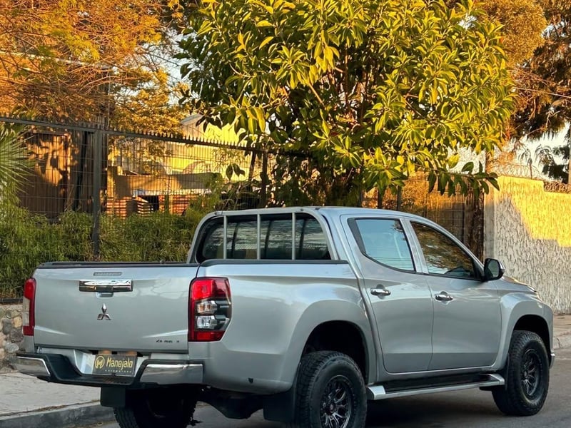 Mitsubishi L200 KATANA 4X4 🇯🇵 2022 - Imagen 9 de 10