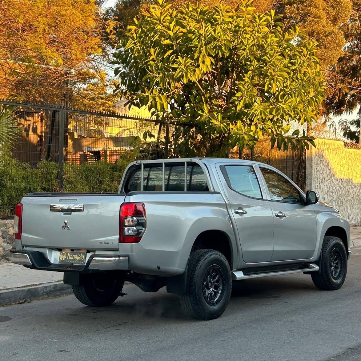 MITSUBISHI L200 KATANA 4X4 🇯🇵 2022 - Imagen 9 de 10