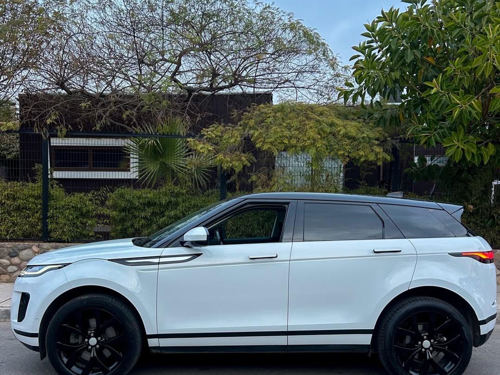 Land Rover RANGE ROVER EVOQUE SE 2.0 🇬🇧 2021 - Foto 4 de 10