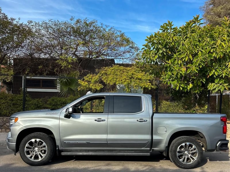 Chevrolet SILVERADO HIGH COUNTRY DURAMAX 3.0 🇺🇸 2023 - Imagen 4 de 10