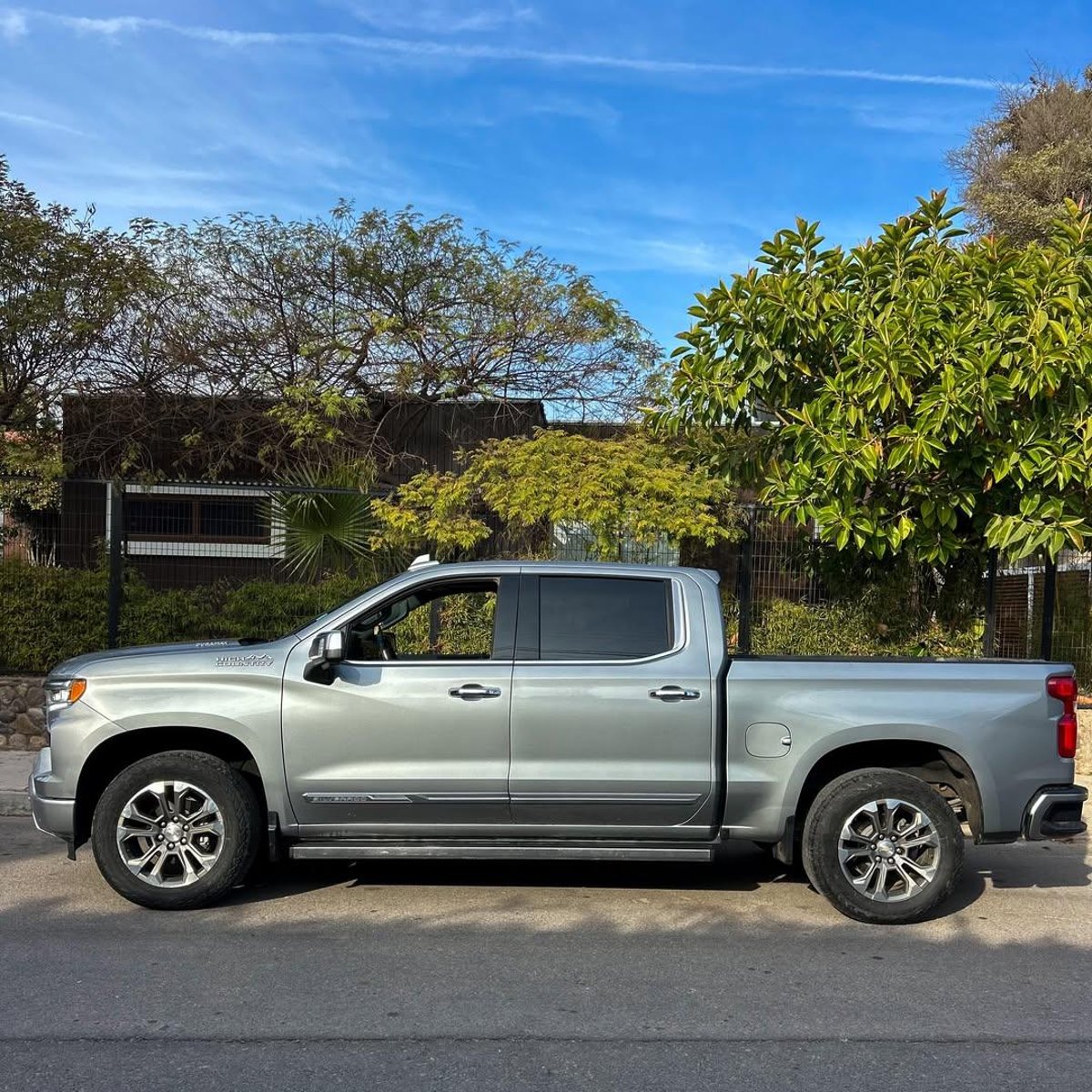 Chevrolet SILVERADO HIGH COUNTRY DURAMAX 3.0 🇺🇸 2023 - Imagen 4 de 10