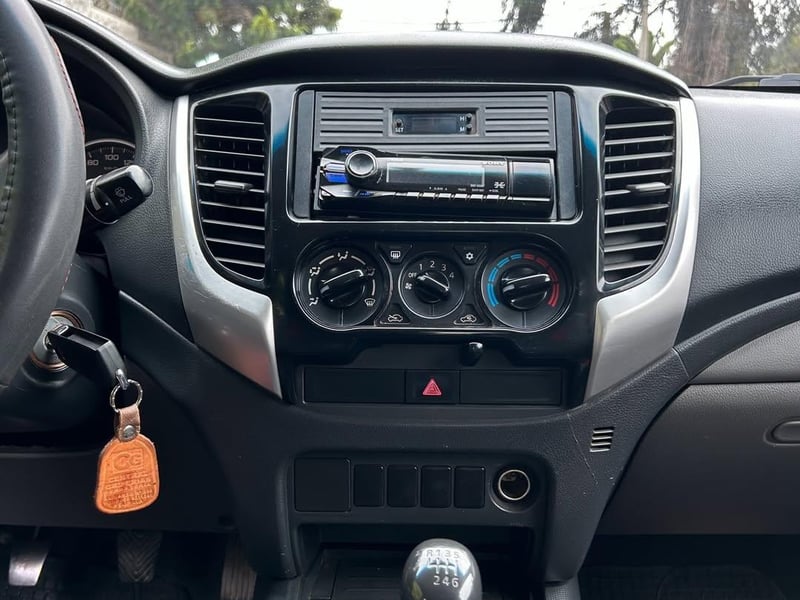 Mitsubishi L200 WORK CR 2.4L 2016 - Imagen 7 de 10