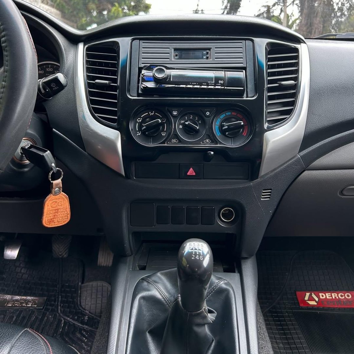 Mitsubishi L200 WORK CR 2.4L 2016 - Imagen 7 de 10