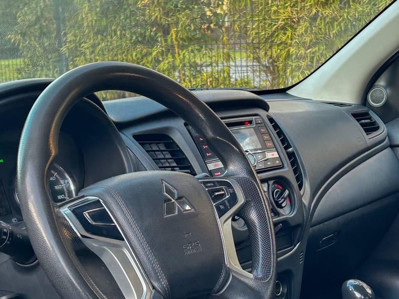 Mitsubishi L200 KATANA 4X4 🇯🇵 2022 - Imagen 5 de 10