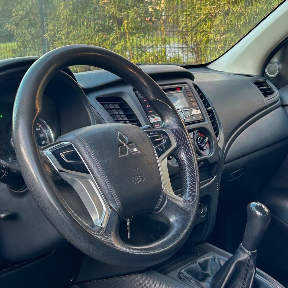 MITSUBISHI L200 KATANA 4X4 🇯🇵 2022 - Foto 5 de 10
