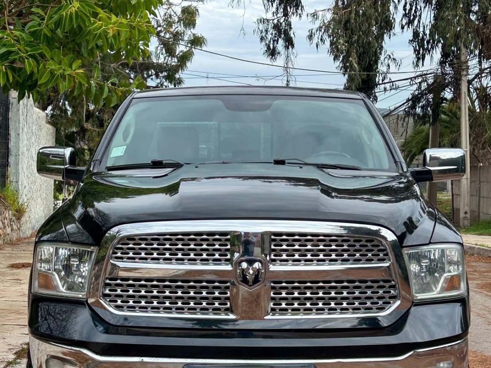 Dodge RAM 1500 LARAMIE 5.7 HEMI V8 🇺🇸 2017 - Foto 2 de 10