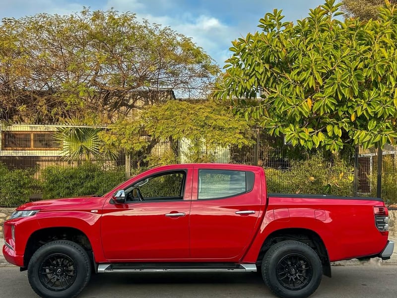 Mitsubishi L200 KATANA 4X4 🇯🇵 2024 - Imagen 4 de 10
