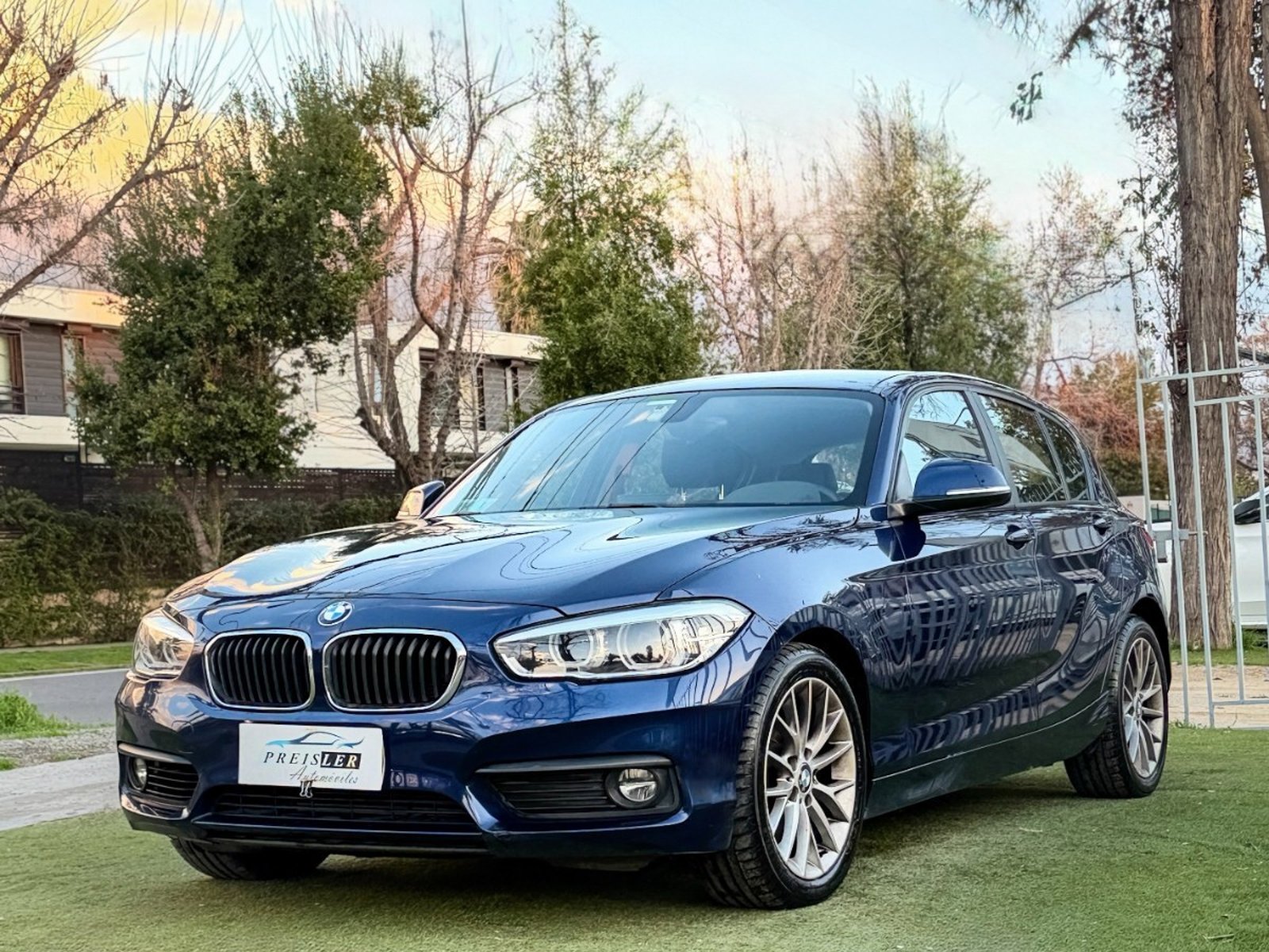 BMW 118 1.5 TURBO AUTOMÁTICO 2017 - Foto 3 de 10
