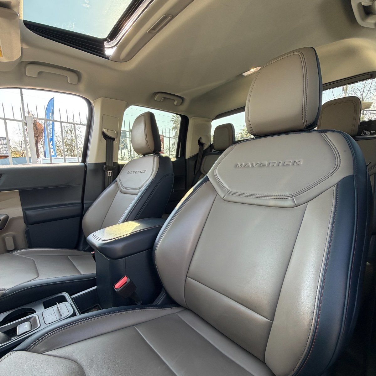 Ford MAVERICK LARIAT AT 4X4 HIBRIDO 2025 - Imagen 8 de 10