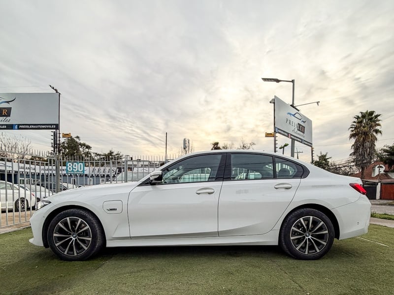 BMW 330 HIBRIDO ENCHUFABLE 2023 - Imagen 9 de 10