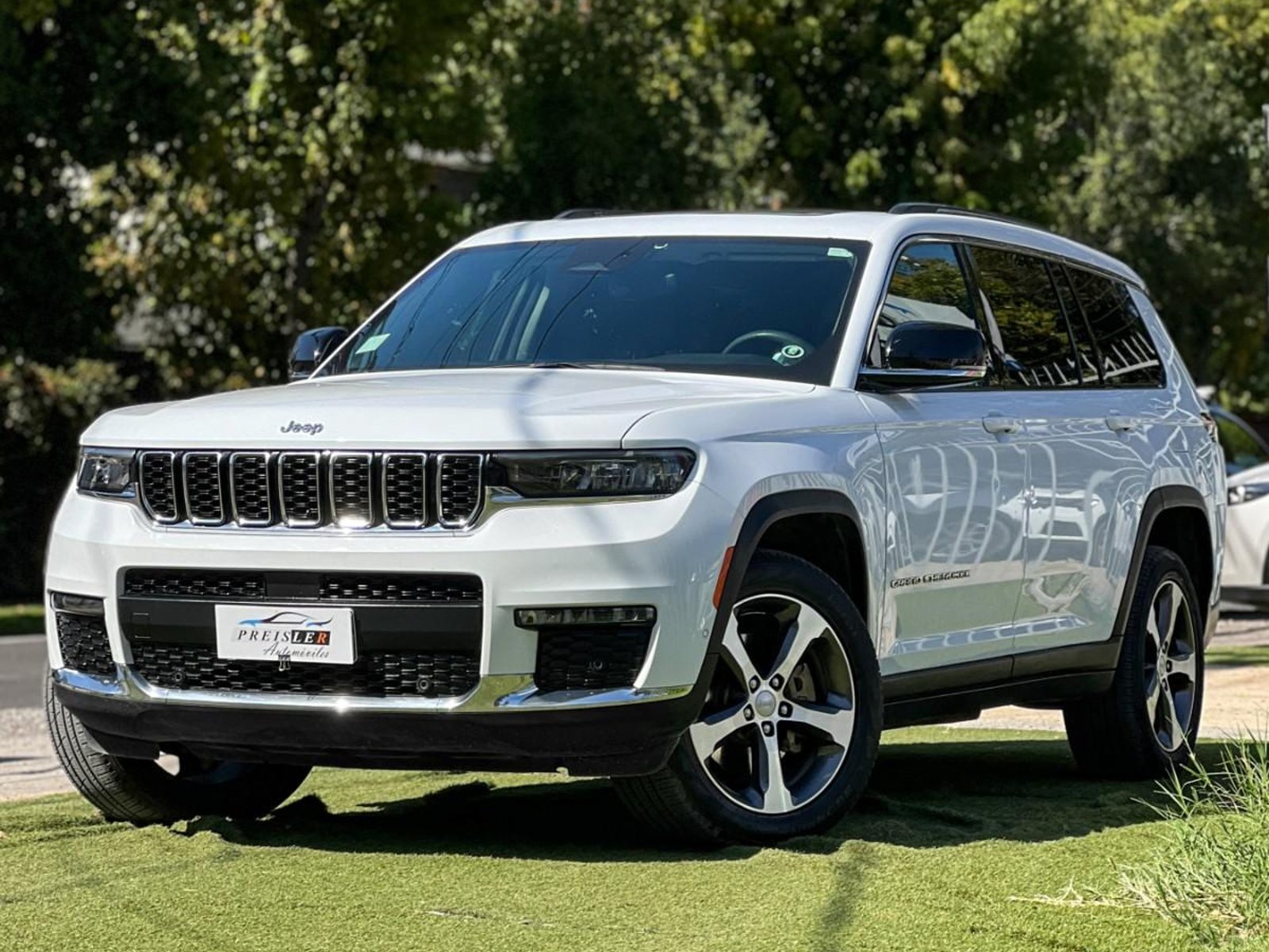 Jeep GRAND CHEROKEE LIMITED 4X4 3 CORRIDAS DE ASIENTOS 2023 - Foto 2 de 10