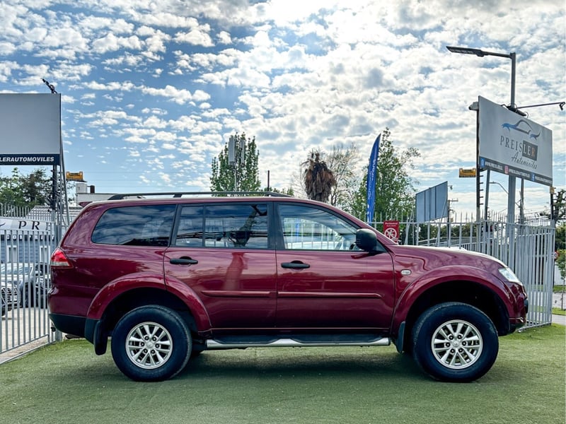 Mitsubishi MONTERO SPORT G2 AUTOMATICO DIESEL 2014 - Imagen 8 de 10