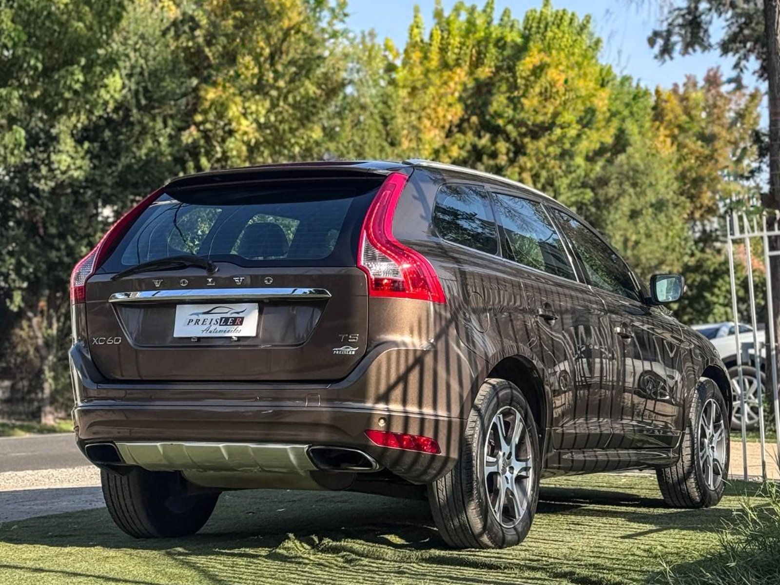 Volvo XC60 T5 LIMITED 2014 - Foto 4 de 8