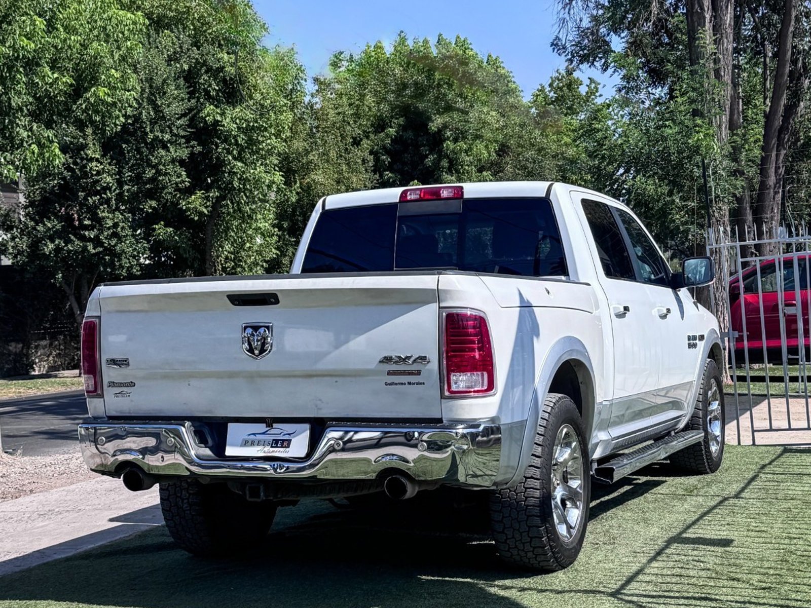 RAM 1500 LARAMIE 4X4 DIESEL 2019 - Foto 4 de 10