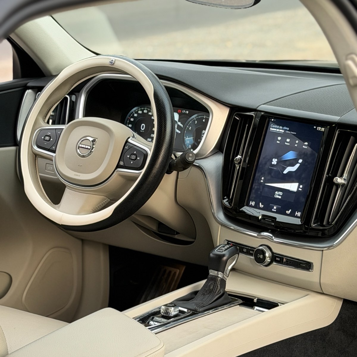 Volvo XC60 T5 MOMENTUM 2019 - Imagen 9 de 10