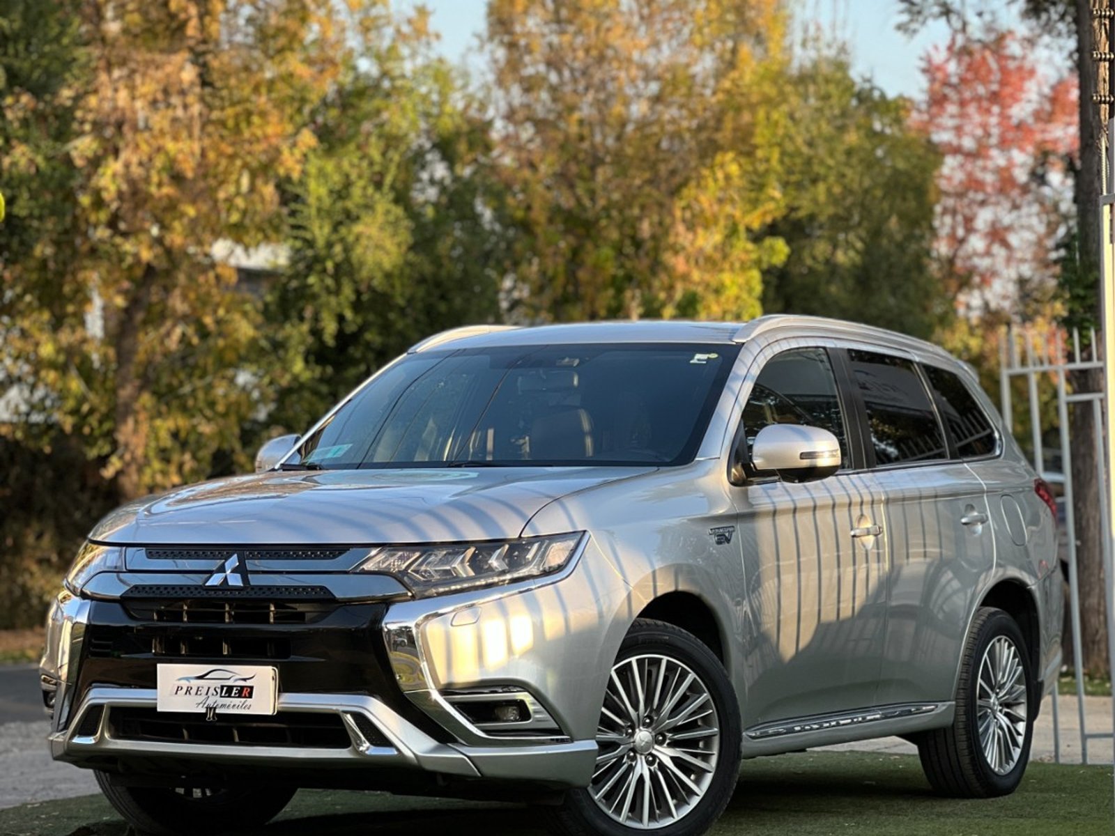 Mitsubishi OUTLANDER PHEV 2.0 AUTOMATICO 2020 - Foto 3 de 10
