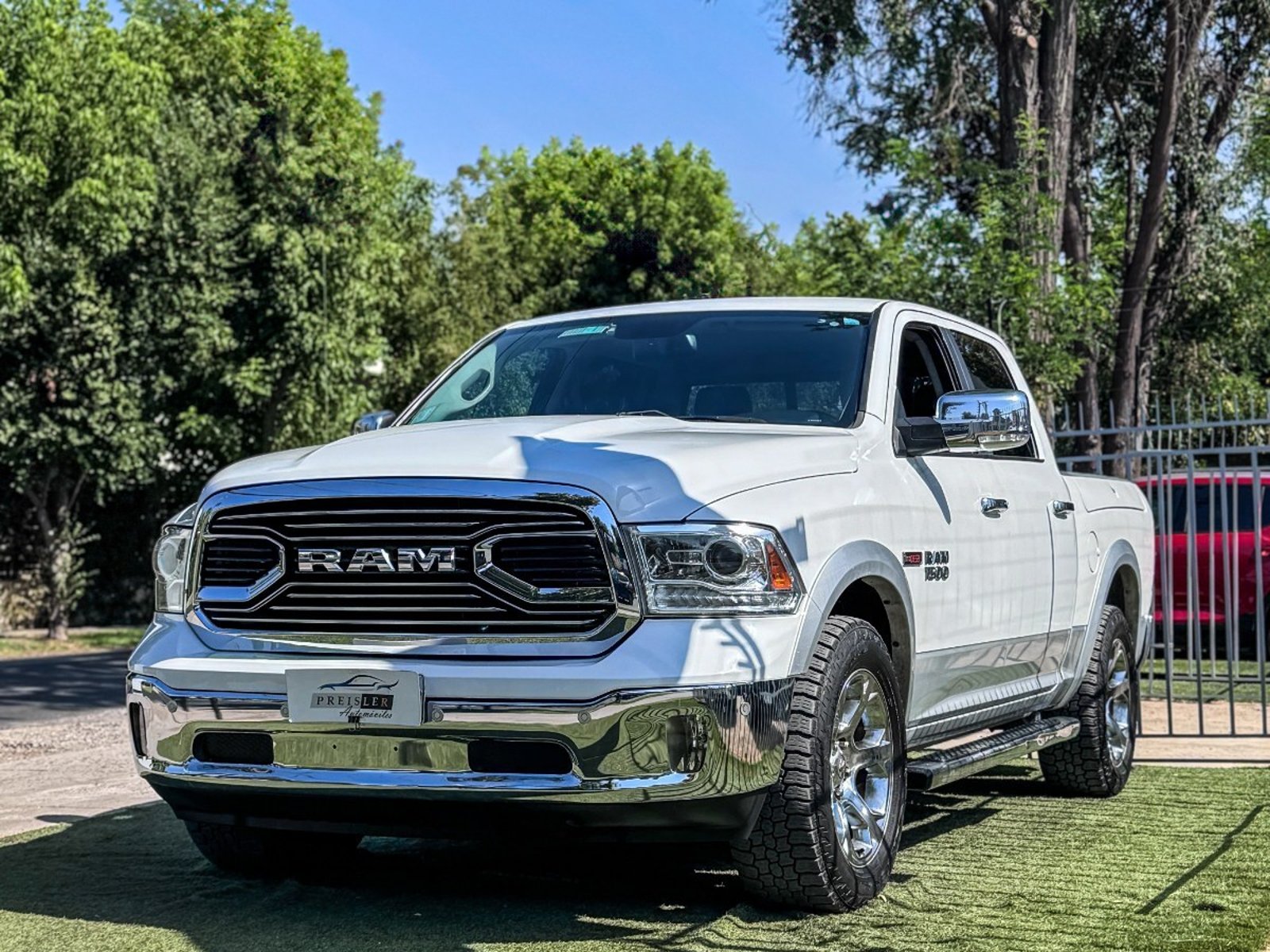 RAM 1500 LARAMIE 4X4 DIESEL 2019 - Foto 3 de 10