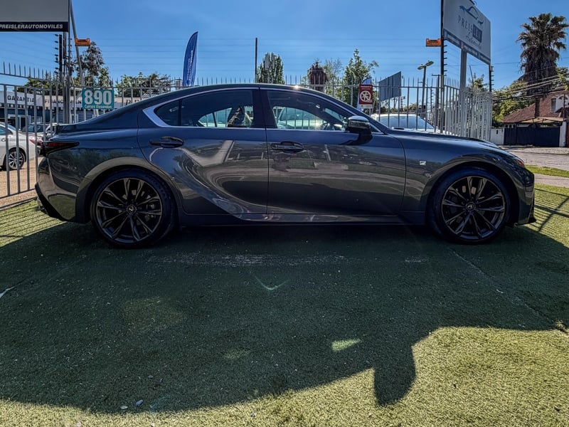 Lexus IS300 FSPORT 2.0 TURBO 2024 - Imagen 7 de 10
