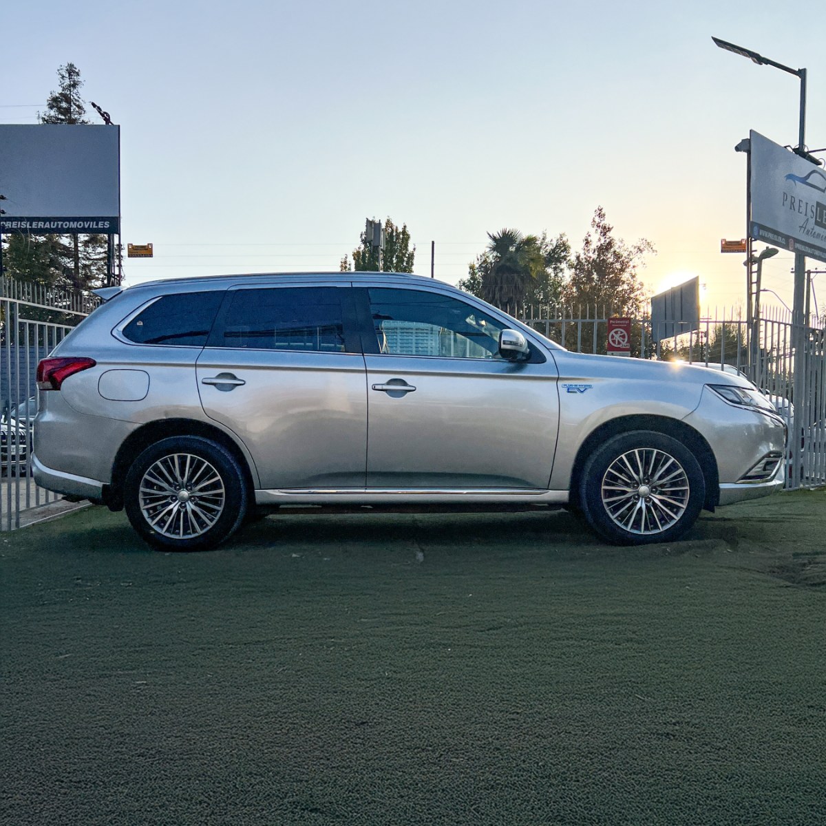 Mitsubishi OUTLANDER PHEV 2.0 AUTOMATICO 2020 - Imagen 8 de 10
