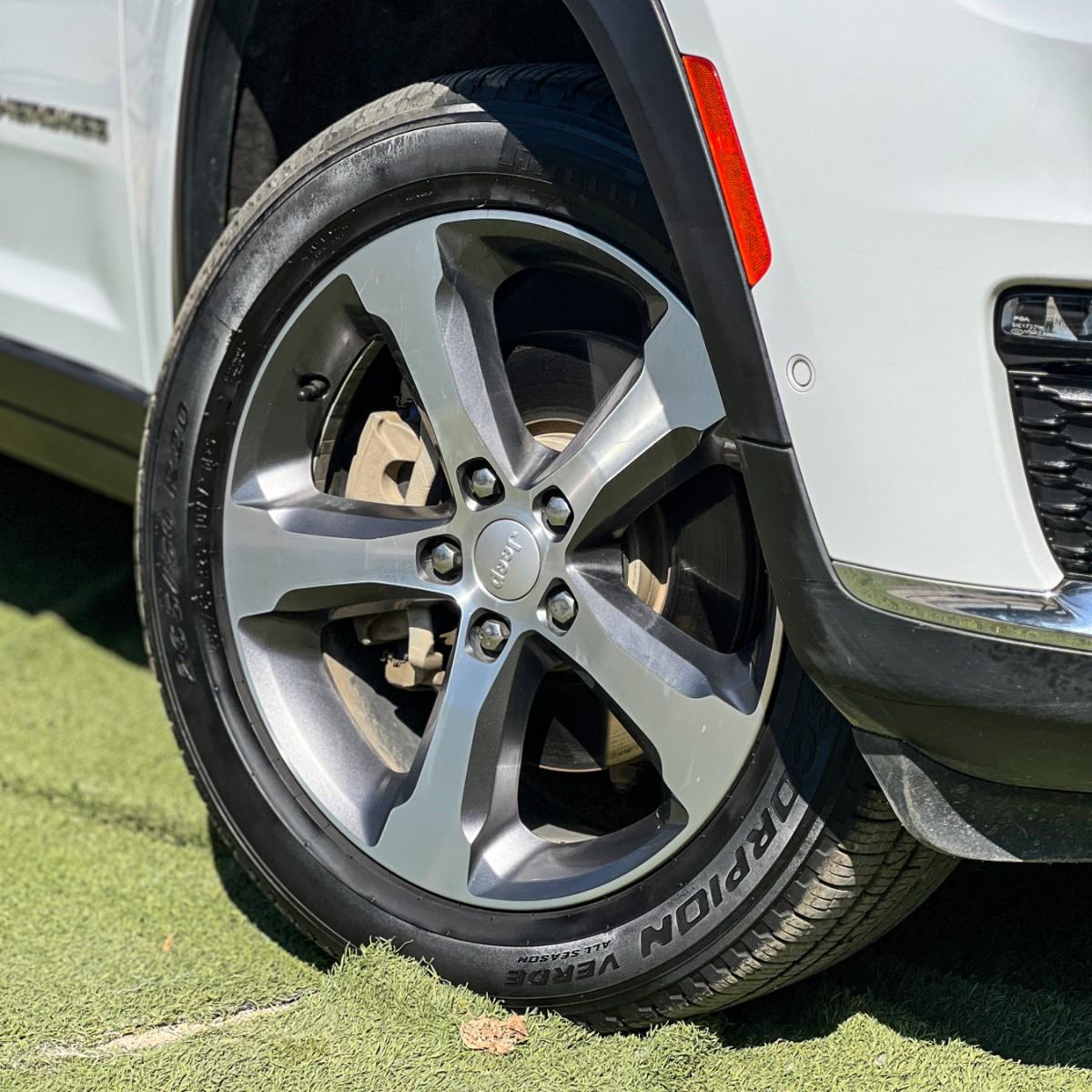 Jeep GRAND CHEROKEE LIMITED 4X4 3 CORRIDAS DE ASIENTOS 2023 - Imagen 9 de 10