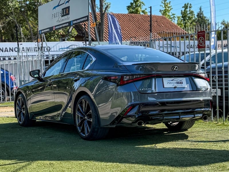Lexus IS300 FSPORT 2.0 TURBO 2024 - Imagen 6 de 10