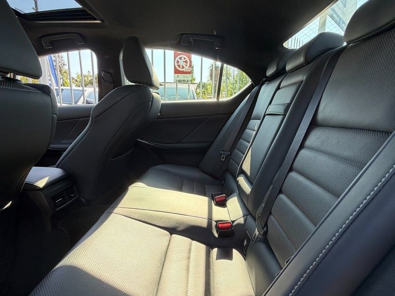 Lexus IS300 FSPORT 2.0 TURBO 2024 - Imagen 10 de 10