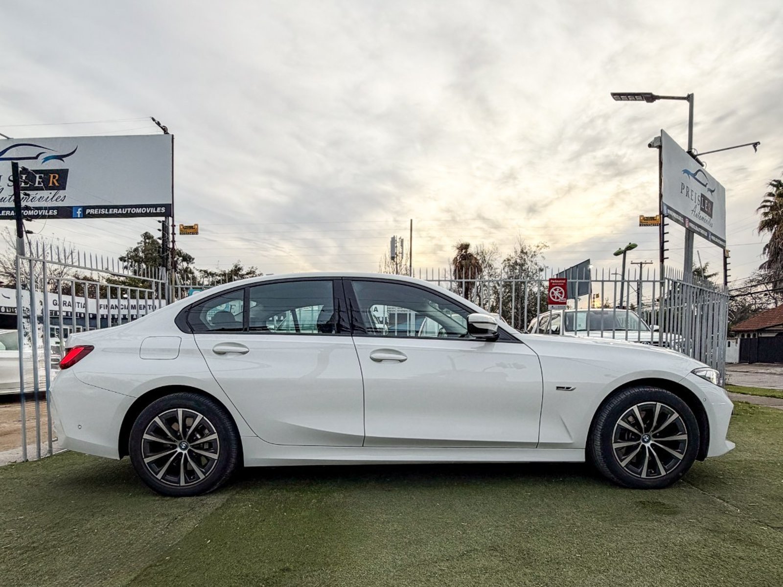 BMW 330 HIBRIDO ENCHUFABLE 2023 - Foto 4 de 10