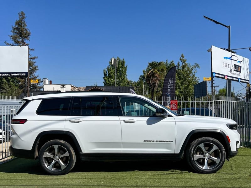 Jeep GRAND CHEROKEE LIMITED 4X4 3 CORRIDAS DE ASIENTOS 2023 - Imagen 8 de 10