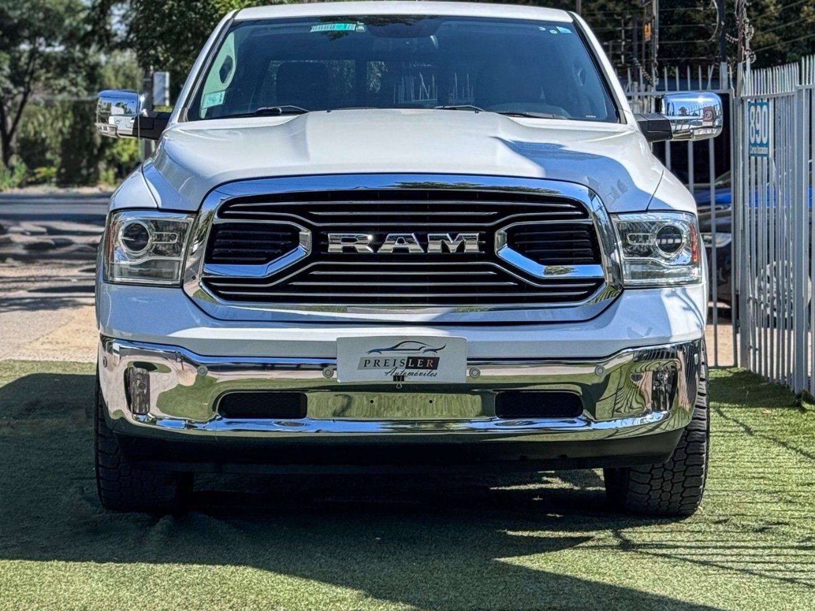 RAM 1500 LARAMIE 4X4 DIESEL 2019 - Foto 2 de 10