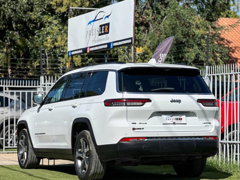 Jeep GRAND CHEROKEE LIMITED 4X4 3 CORRIDAS DE ASIENTOS 2023 - Imagen 4 de 10