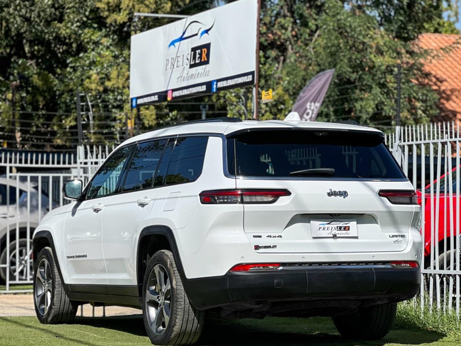 Jeep GRAND CHEROKEE LIMITED 4X4 3 CORRIDAS DE ASIENTOS 2023 - Foto 4 de 10