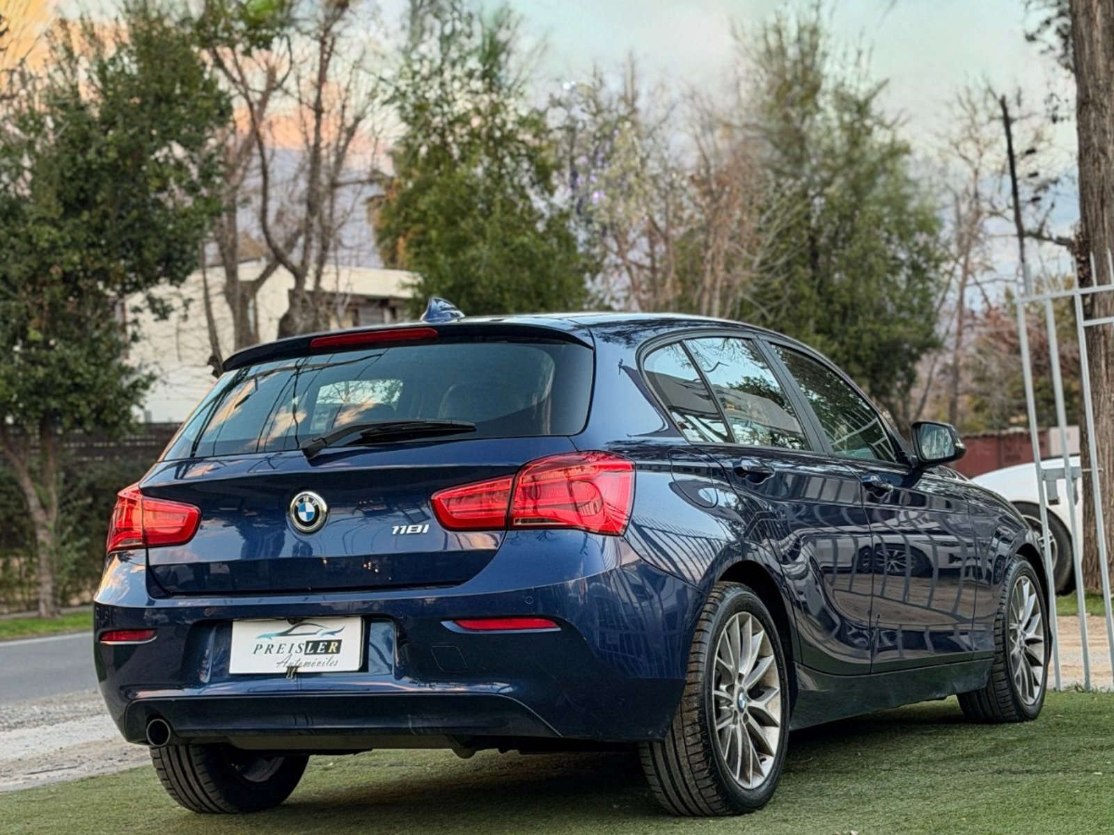 BMW 118 1.5 TURBO AUTOMÁTICO 2017 - Foto 4 de 10