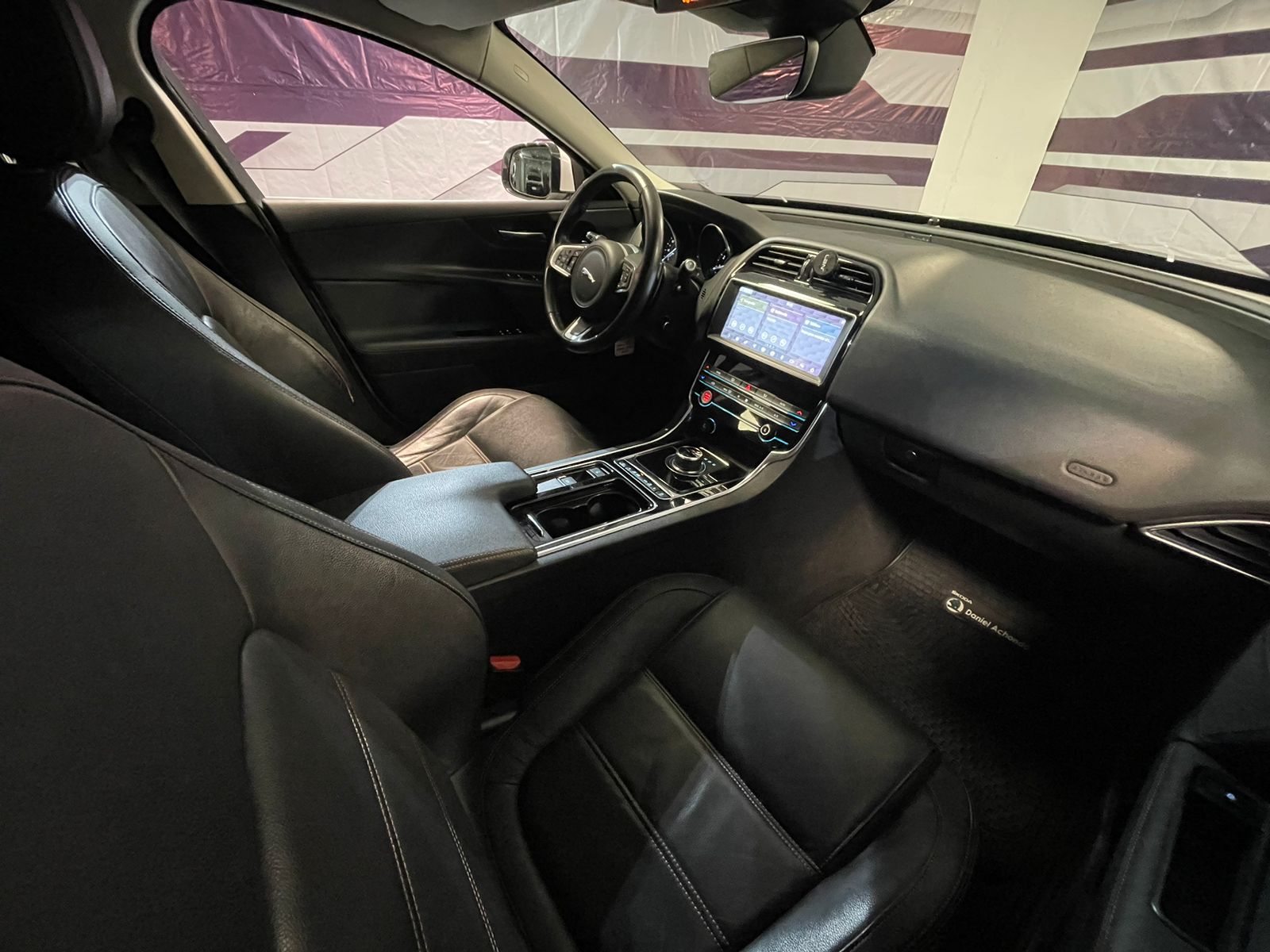 Jaguar XE 2019 - Imagen 19 de 20