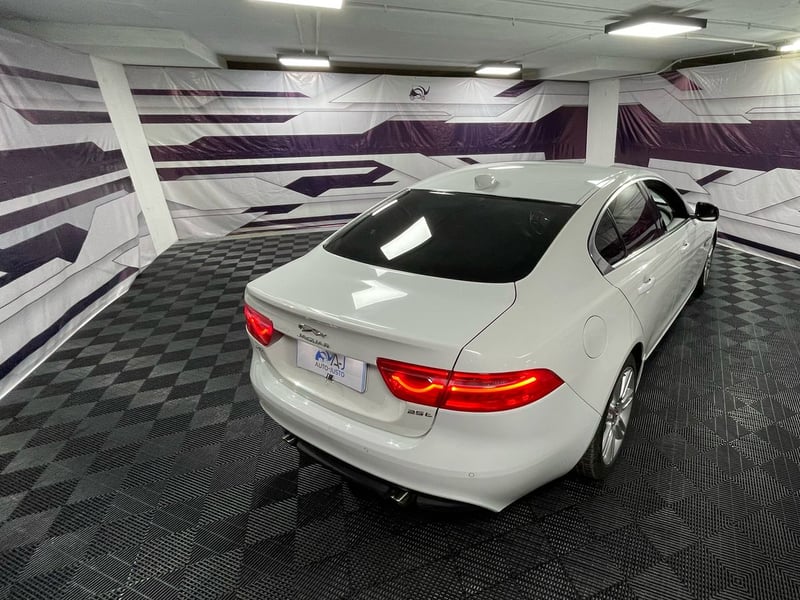 Jaguar XE 2019 - Imagen 10 de 20