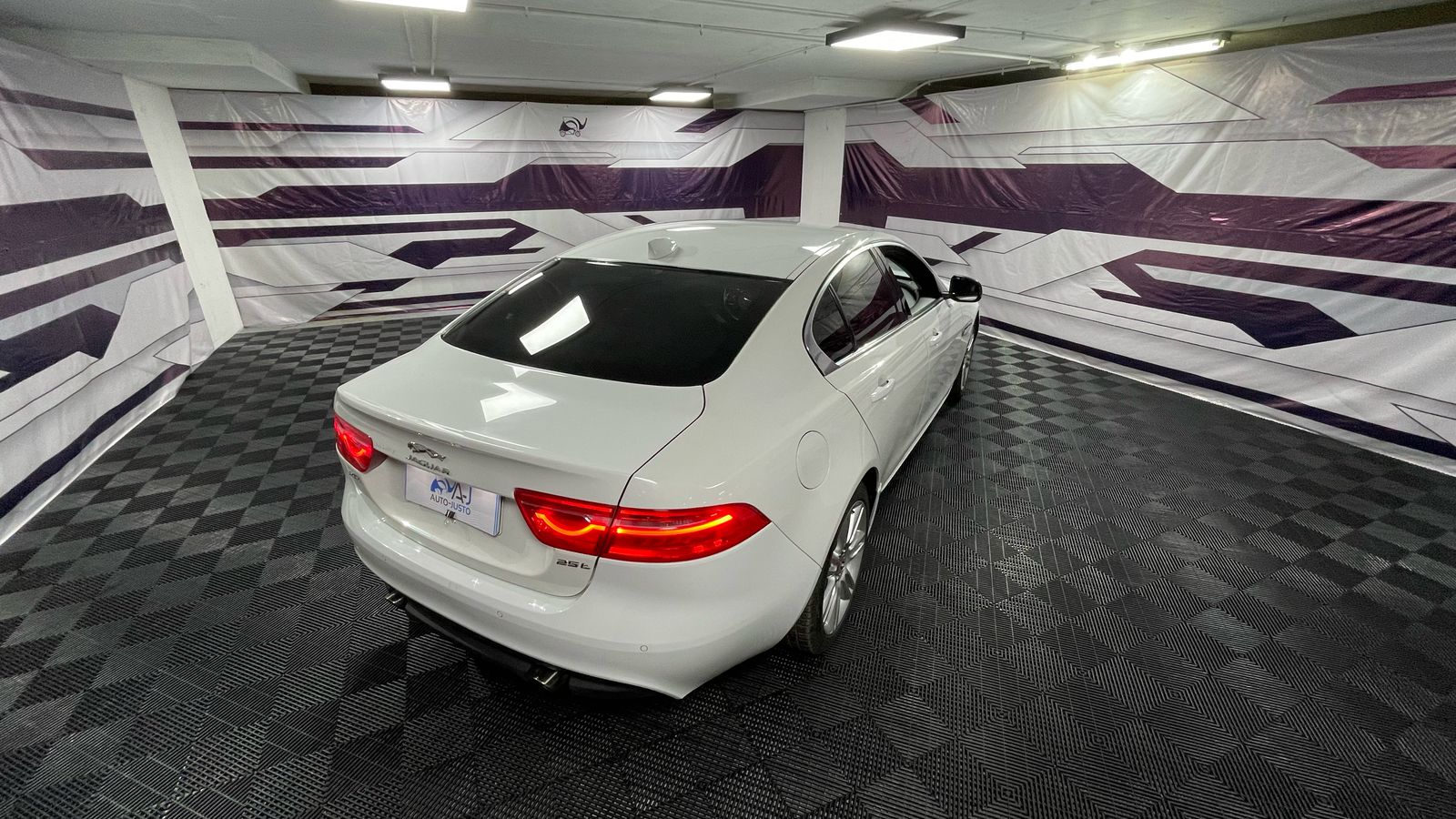 Jaguar XE 2019 - Imagen 10 de 20
