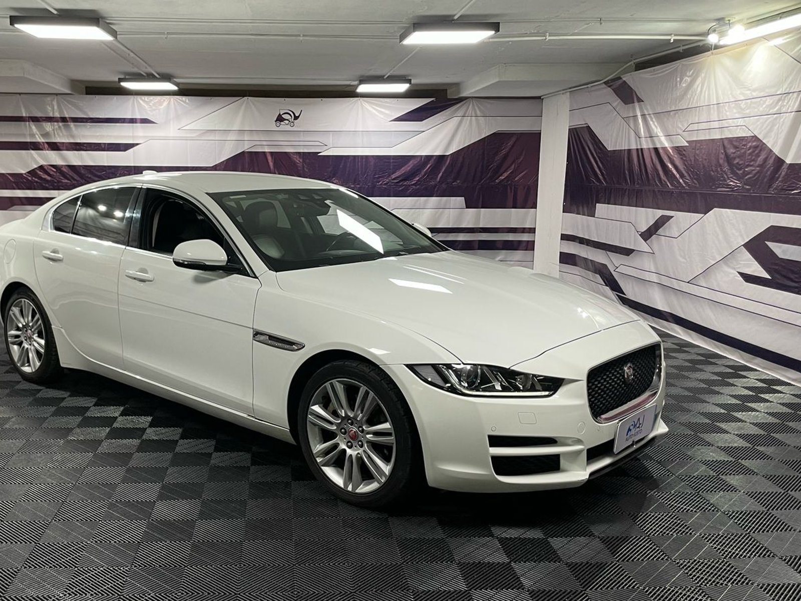Jaguar XE 2019 - Foto 4 de 20