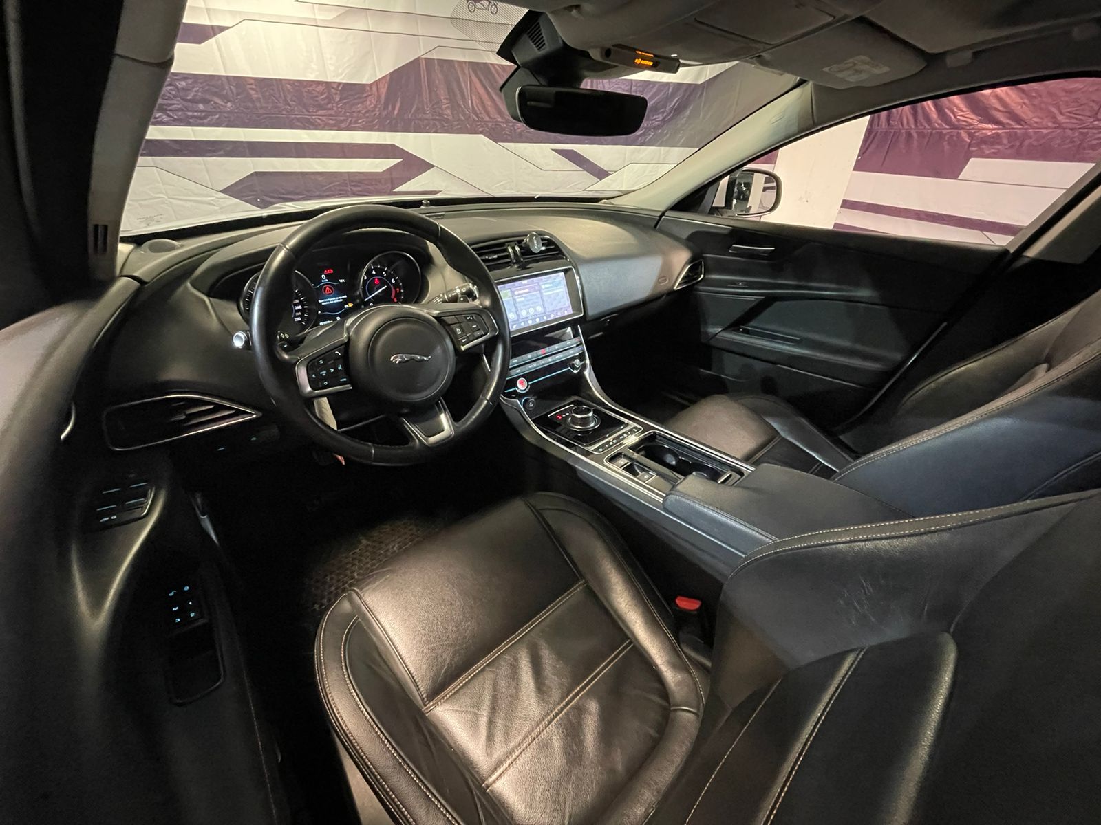 Jaguar XE 2019 - Imagen 17 de 20