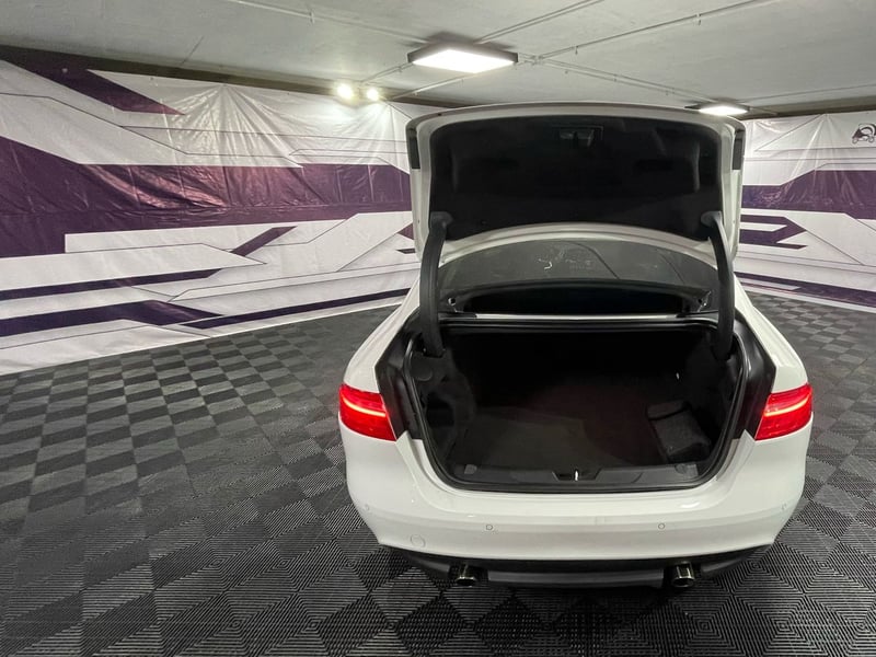 Jaguar XE 2019 - Imagen 12 de 20