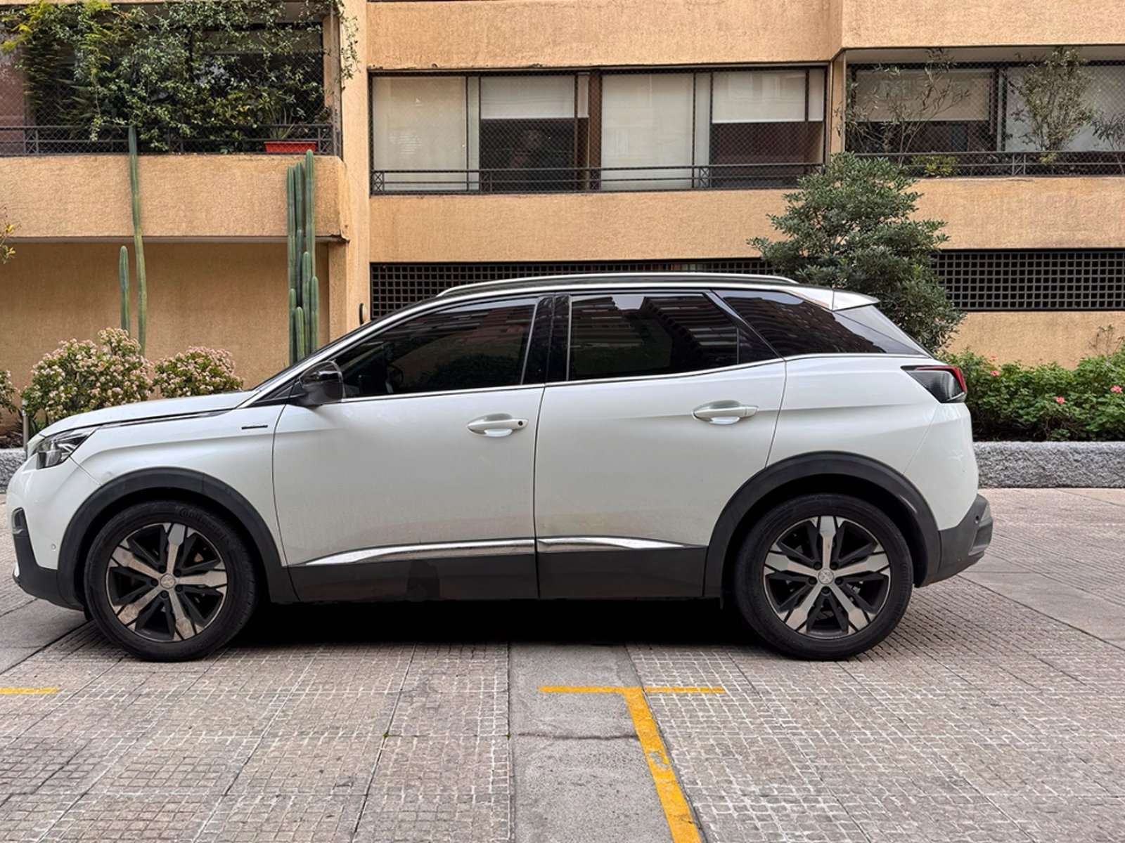 Peugeot 3008 1.6 GT Line 2019 - Foto 4 de 18