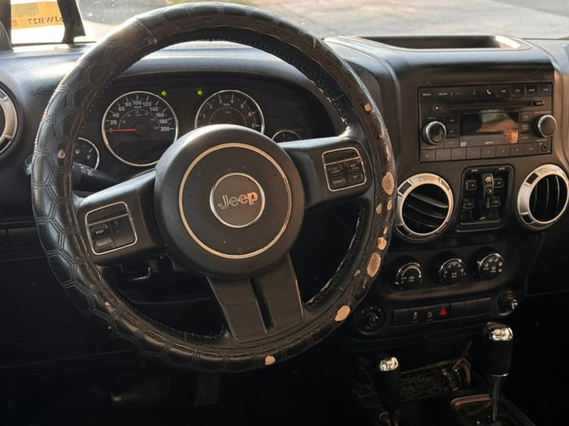 Jeep Wrangler Rubicon Unlimited 3.8 V6 2012 - Imagen 11 de 18