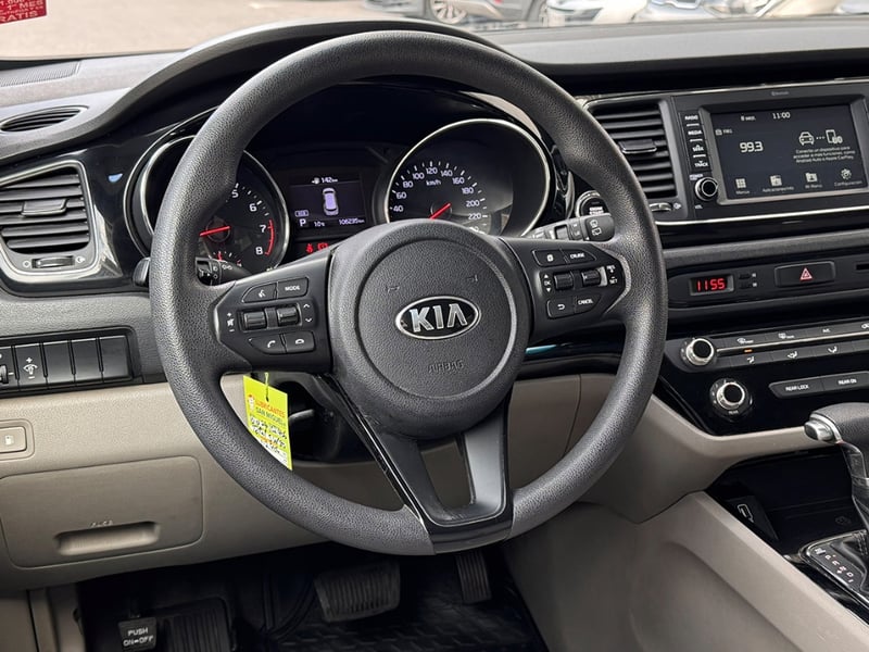 Kia Grand Carnival EX 3.3 2018 - Imagen 9 de 19