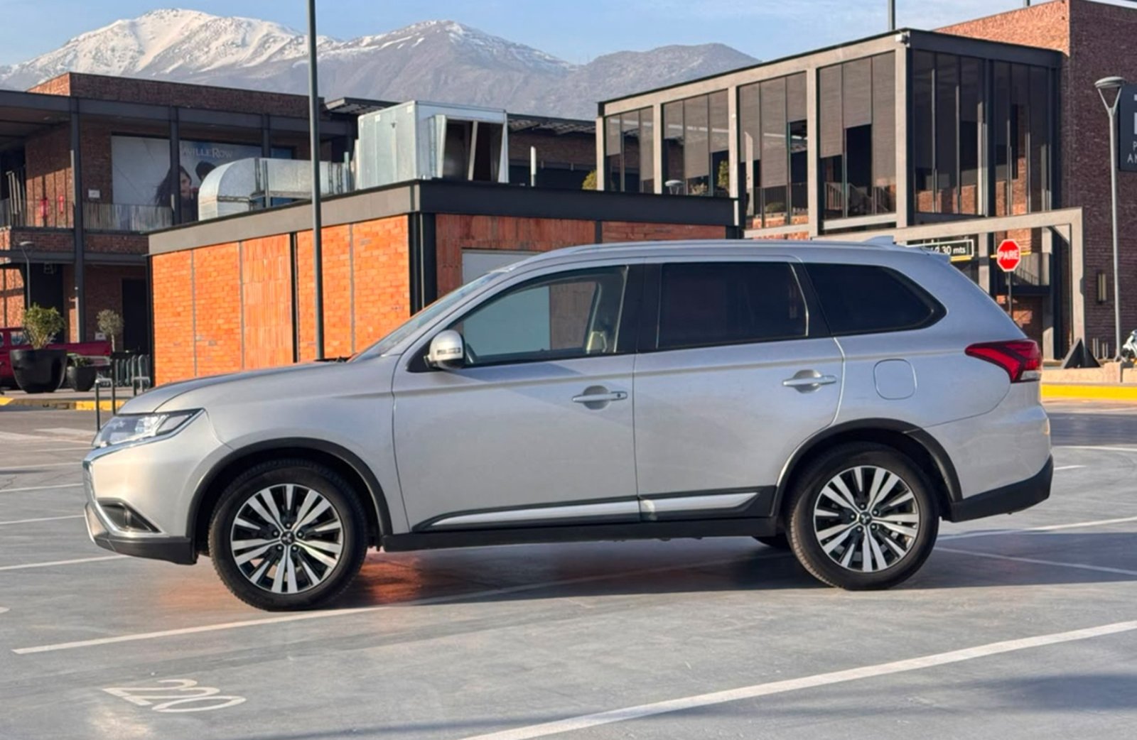 Mitsubishi Outlander GLX 2.4 AWD 2020 - Imagen 4 de 20