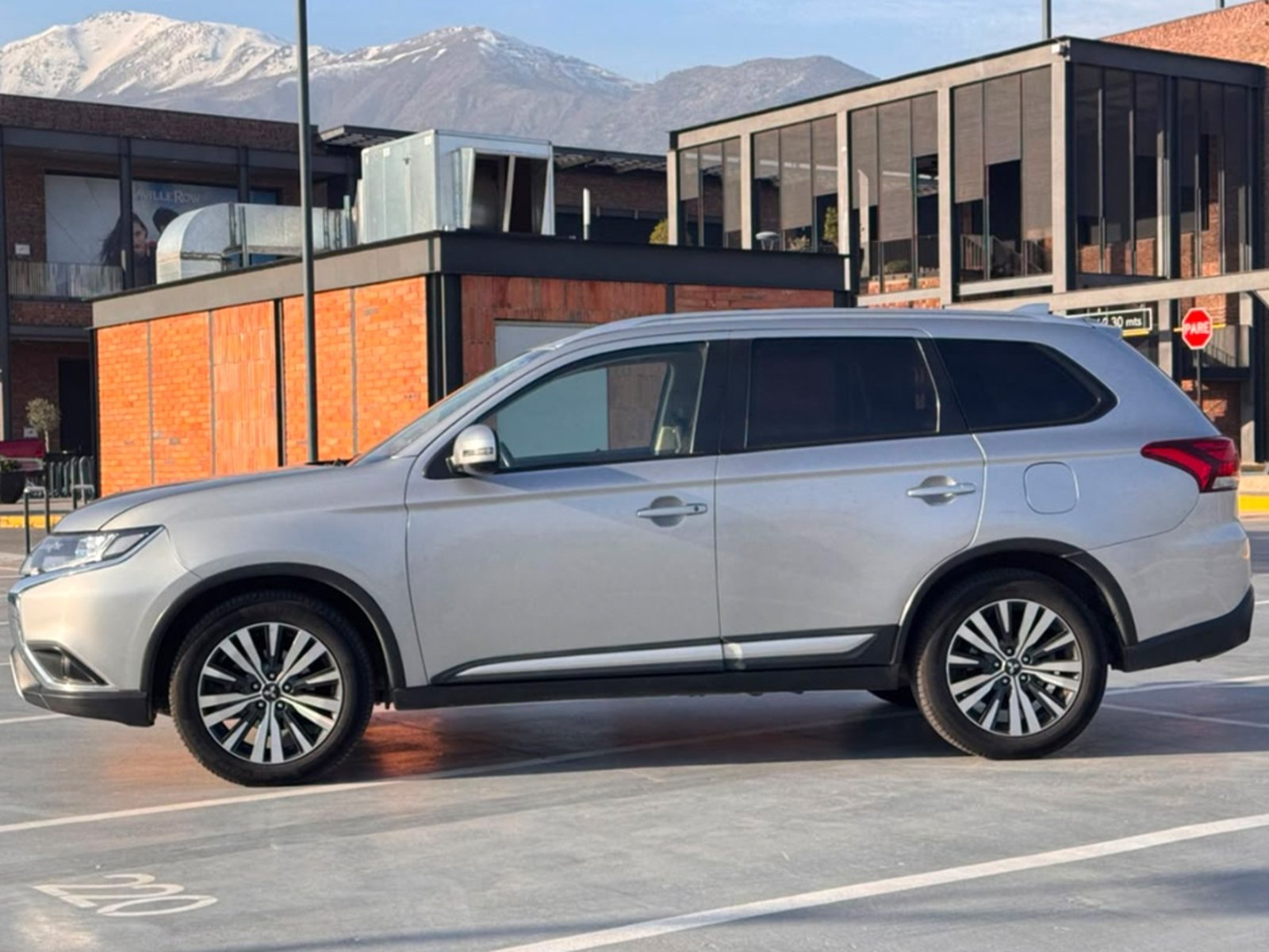 Mitsubishi Outlander GLX 2.4 AWD 2020 - Foto 4 de 20